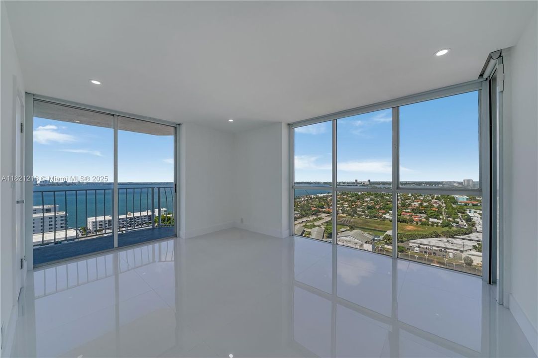 En Venta: $589,000 (2 camas, 2 baños, 1061 Pies cuadrados)