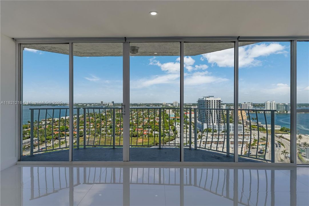 En Venta: $589,000 (2 camas, 2 baños, 1061 Pies cuadrados)