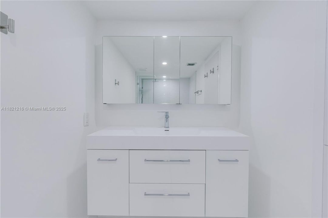 En Venta: $589,000 (2 camas, 2 baños, 1061 Pies cuadrados)