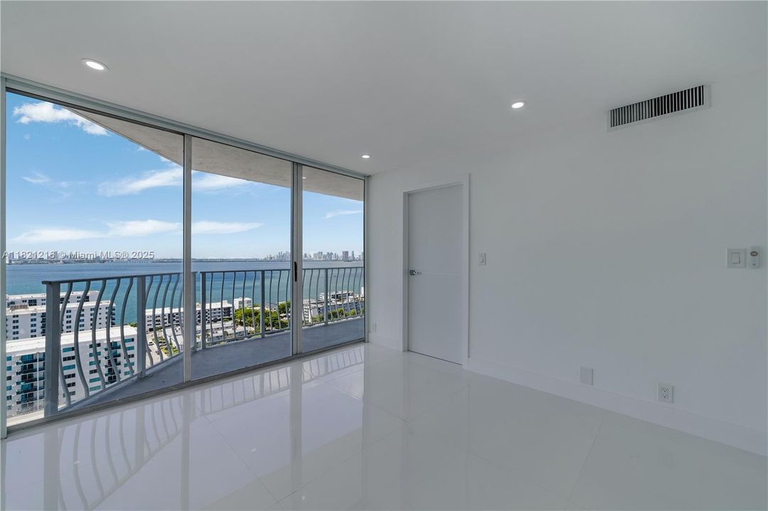 En Venta: $589,000 (2 camas, 2 baños, 1061 Pies cuadrados)