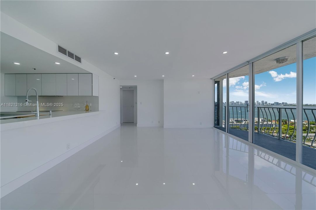 En Venta: $589,000 (2 camas, 2 baños, 1061 Pies cuadrados)