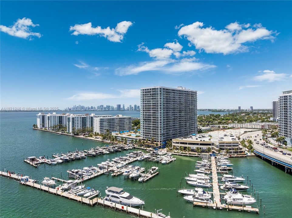 En Venta: $589,000 (2 camas, 2 baños, 1061 Pies cuadrados)