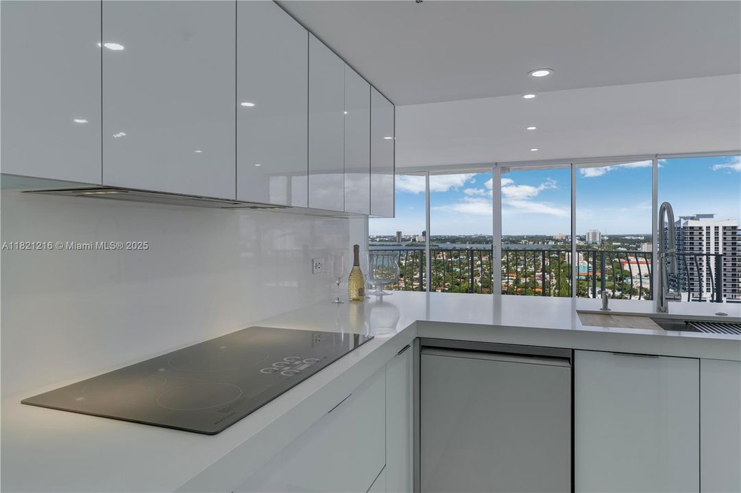 En Venta: $589,000 (2 camas, 2 baños, 1061 Pies cuadrados)