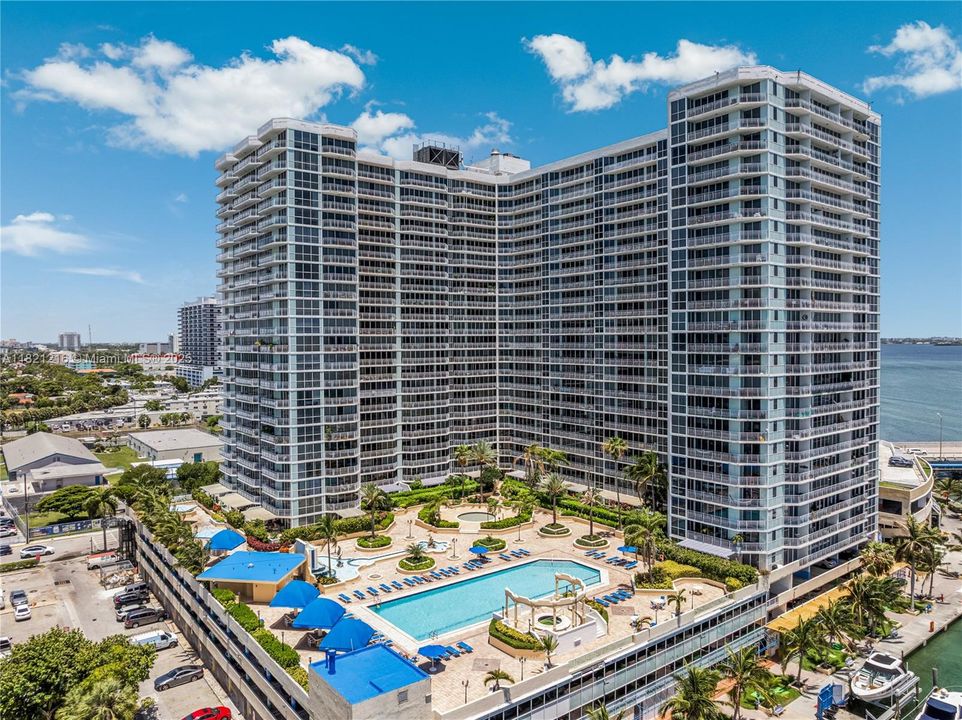 En Venta: $589,000 (2 camas, 2 baños, 1061 Pies cuadrados)