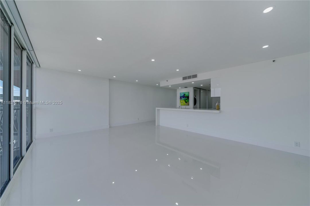 En Venta: $589,000 (2 camas, 2 baños, 1061 Pies cuadrados)