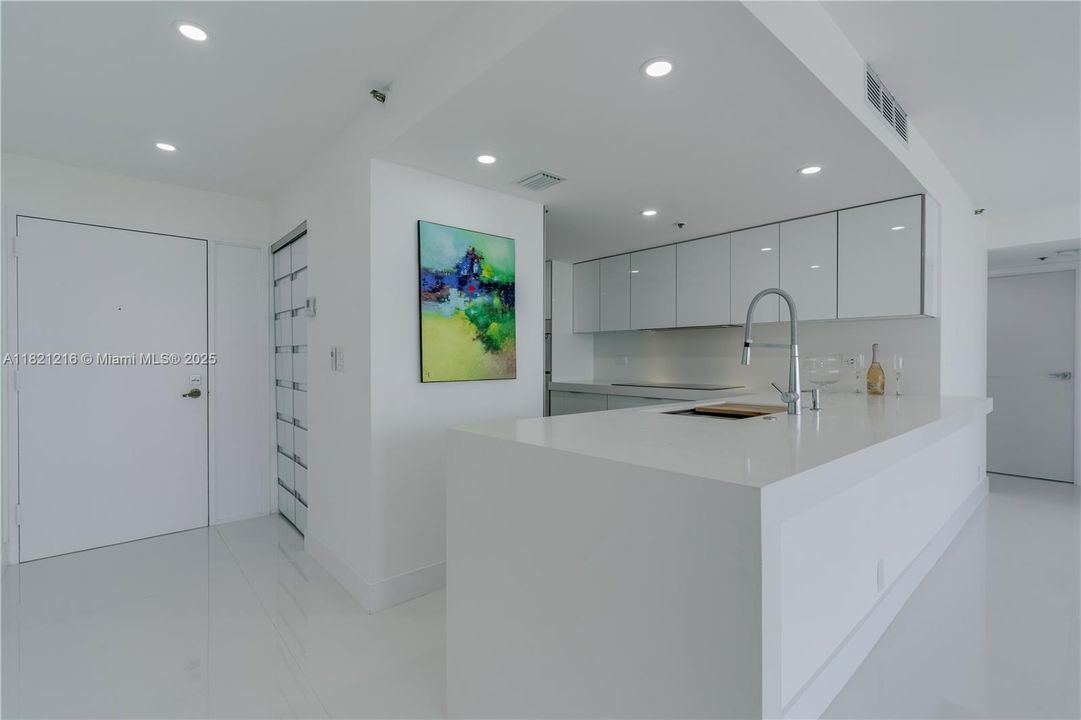 En Venta: $589,000 (2 camas, 2 baños, 1061 Pies cuadrados)