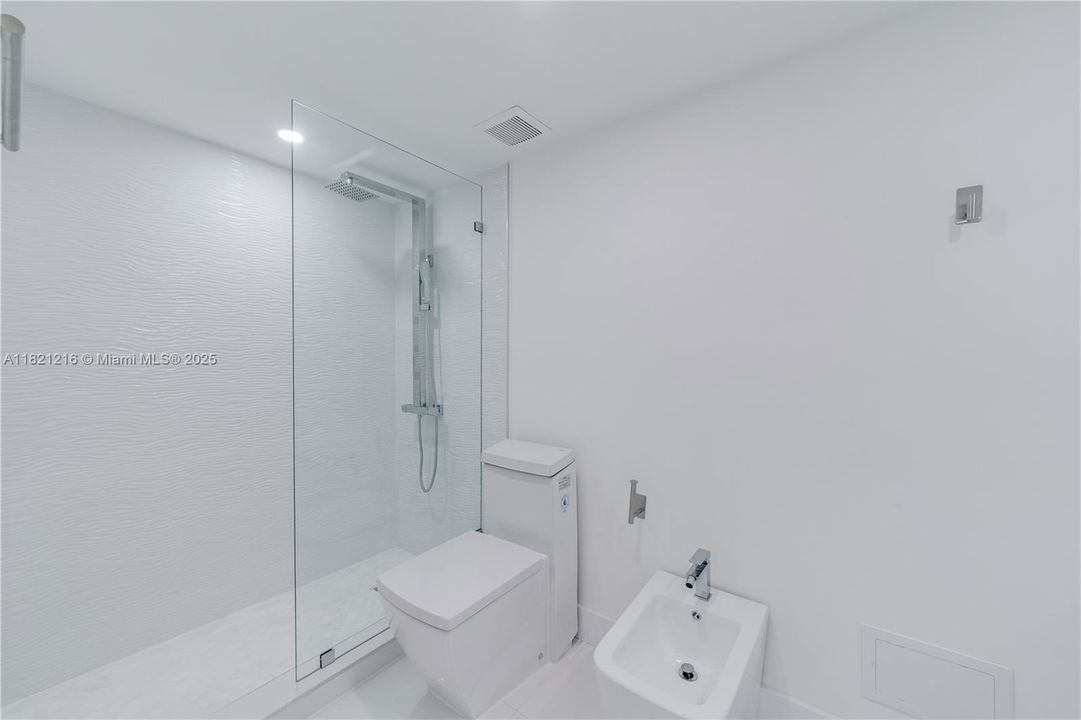 En Venta: $589,000 (2 camas, 2 baños, 1061 Pies cuadrados)