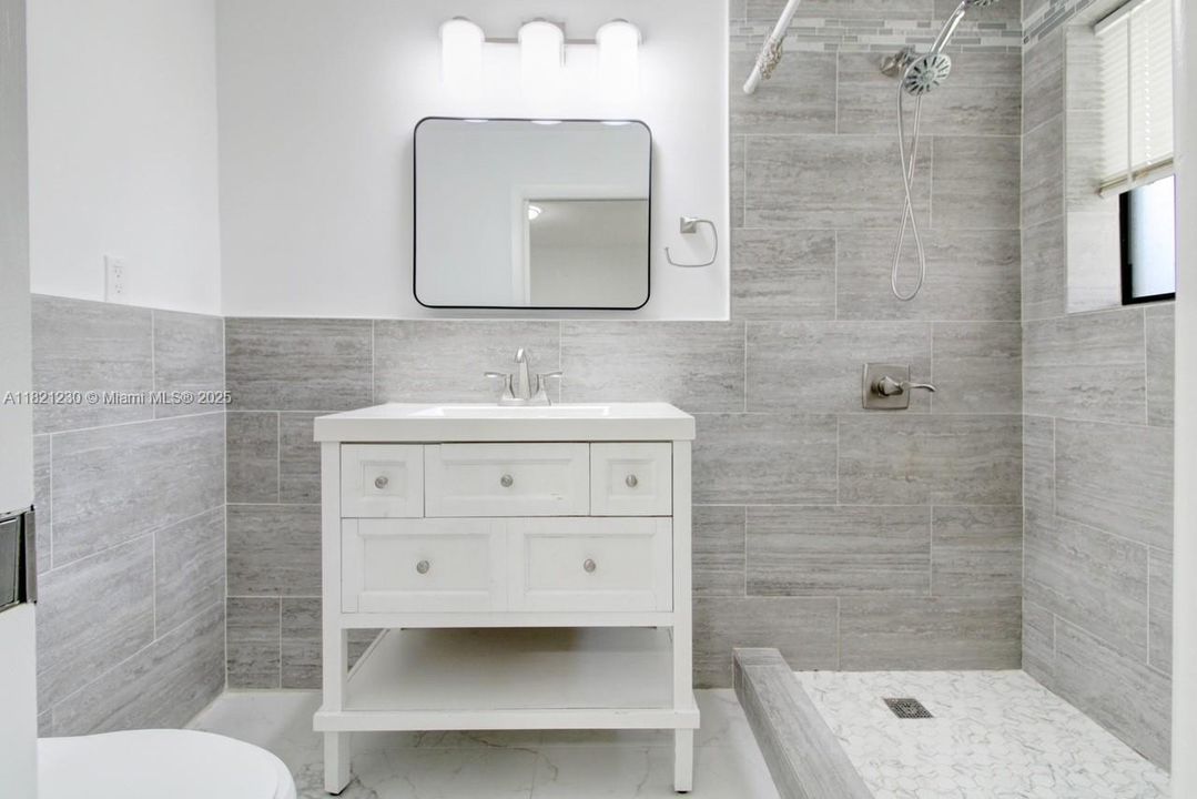 Activo con contrato: $280,000 (2 camas, 1 baños, 850 Pies cuadrados)