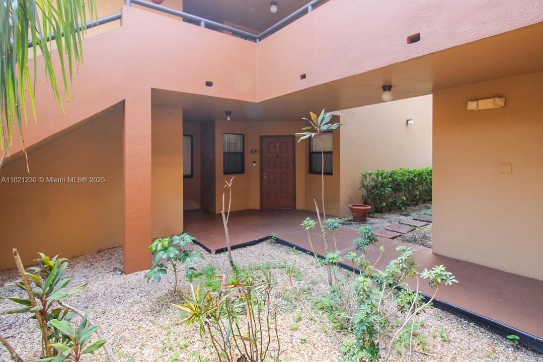 Activo con contrato: $280,000 (2 camas, 1 baños, 850 Pies cuadrados)