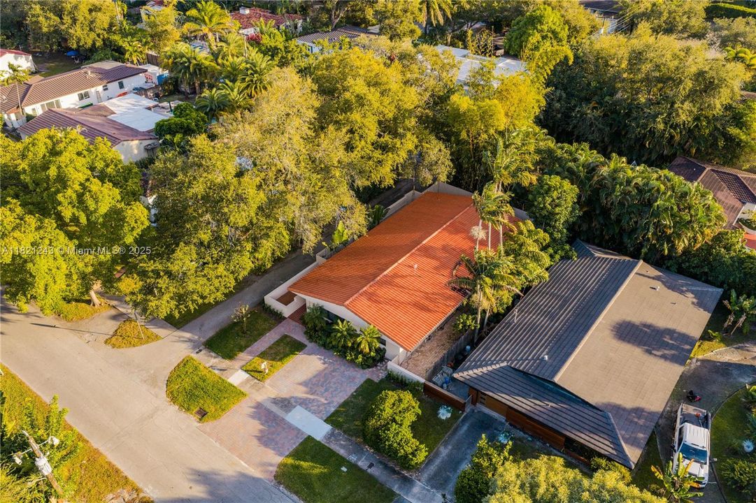 На продажу: $1,298,000 (3 спален, 2 ванн, 1951 Квадратных фут)