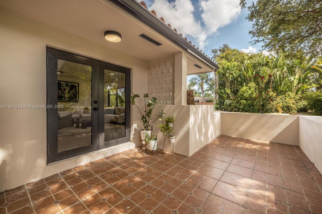 На продажу: $1,298,000 (3 спален, 2 ванн, 1951 Квадратных фут)