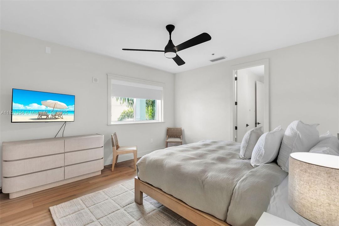 Recently Sold: $300,000 (3 beds, 3 baths, 2191 Square Feet)