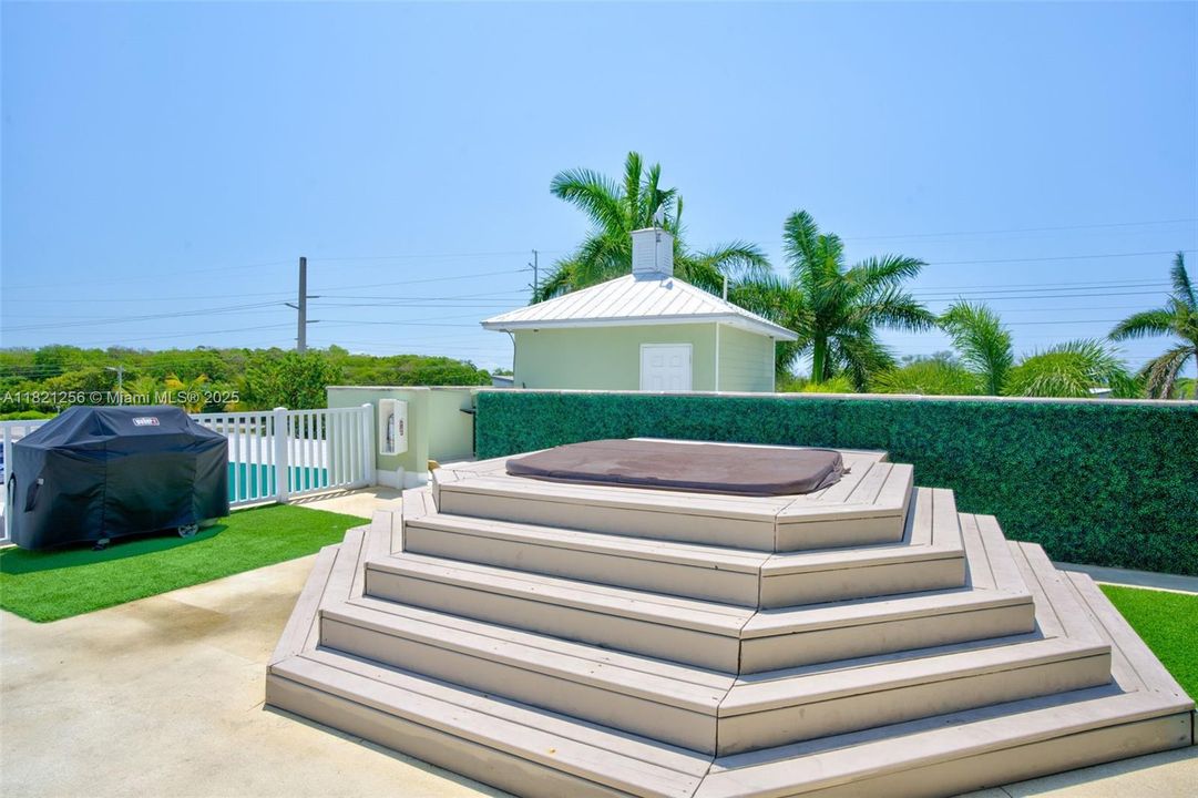 Recently Sold: $300,000 (3 beds, 3 baths, 2191 Square Feet)