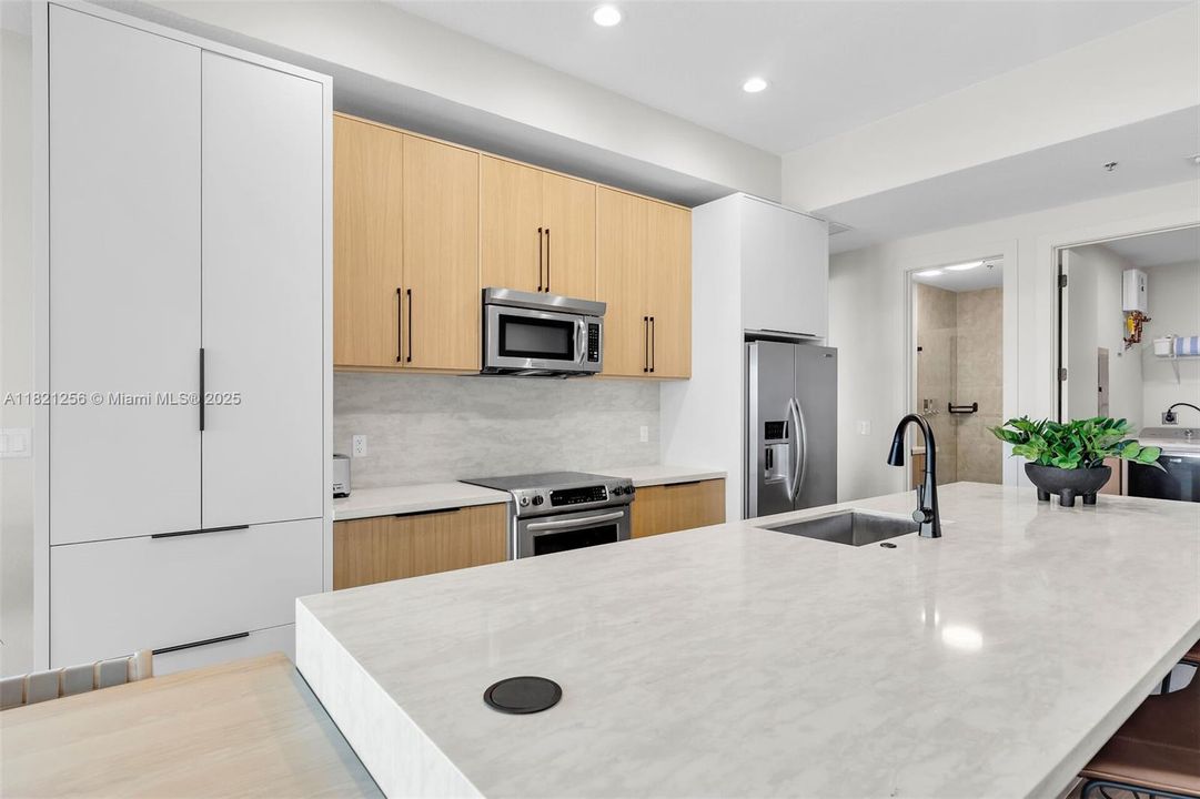 Recently Sold: $300,000 (3 beds, 3 baths, 2191 Square Feet)