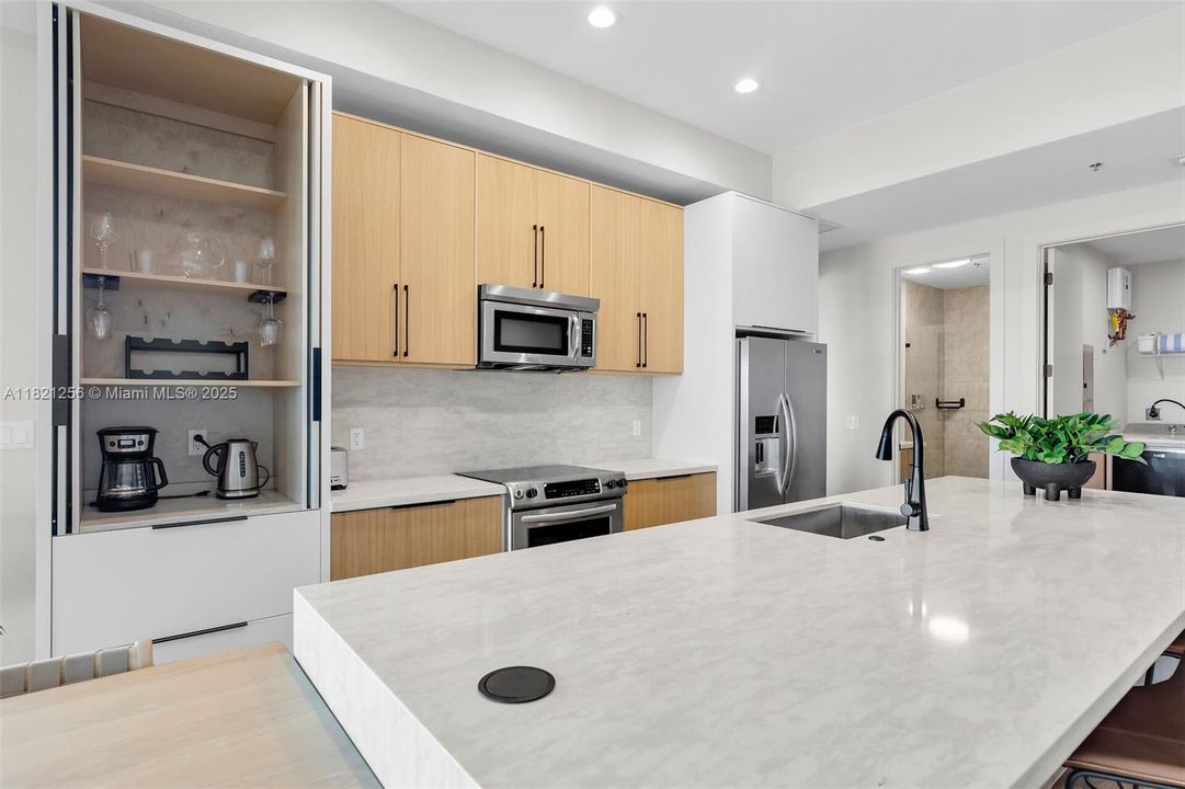 Recently Sold: $300,000 (3 beds, 3 baths, 2191 Square Feet)