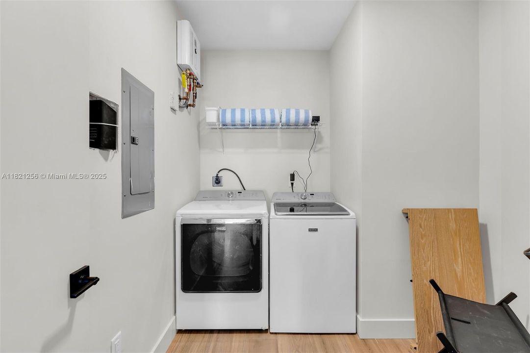 Recently Sold: $300,000 (3 beds, 3 baths, 2191 Square Feet)