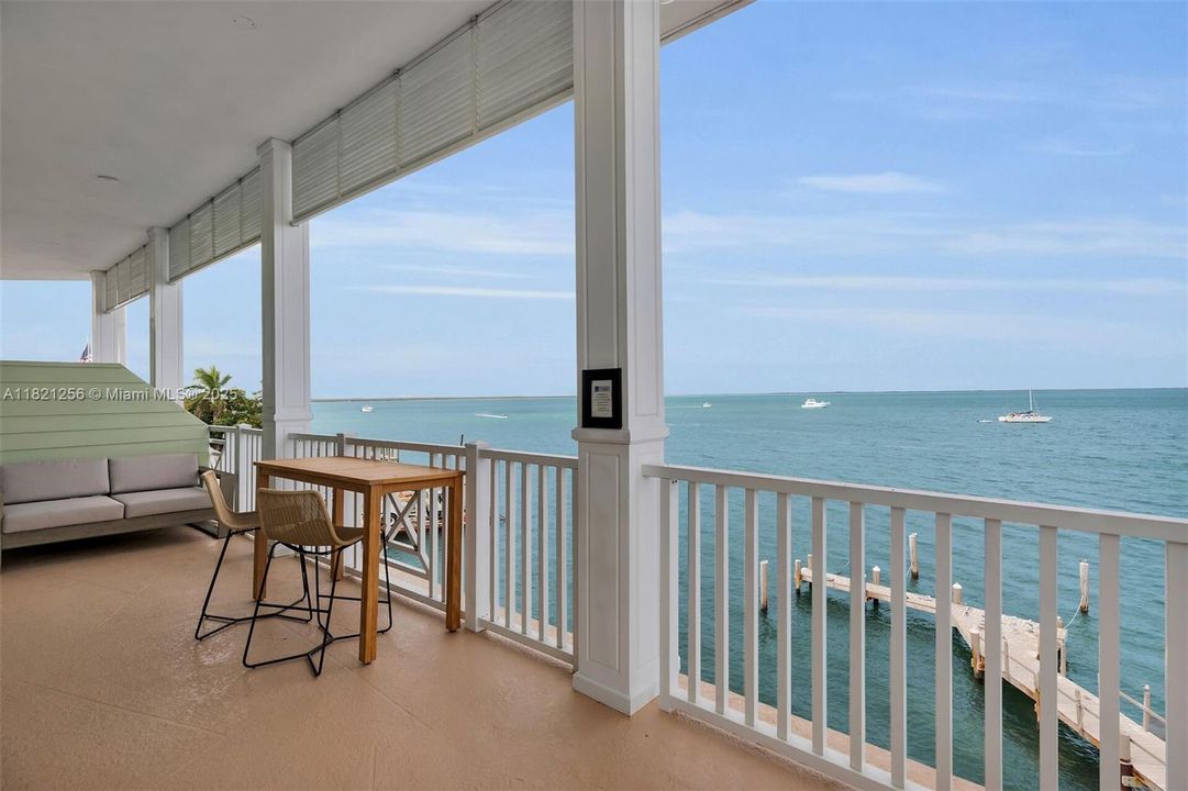 Recently Sold: $300,000 (3 beds, 3 baths, 2191 Square Feet)