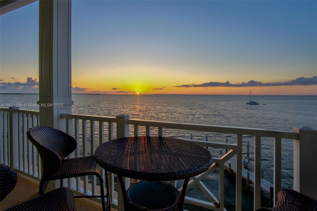 Recently Sold: $300,000 (3 beds, 3 baths, 2191 Square Feet)