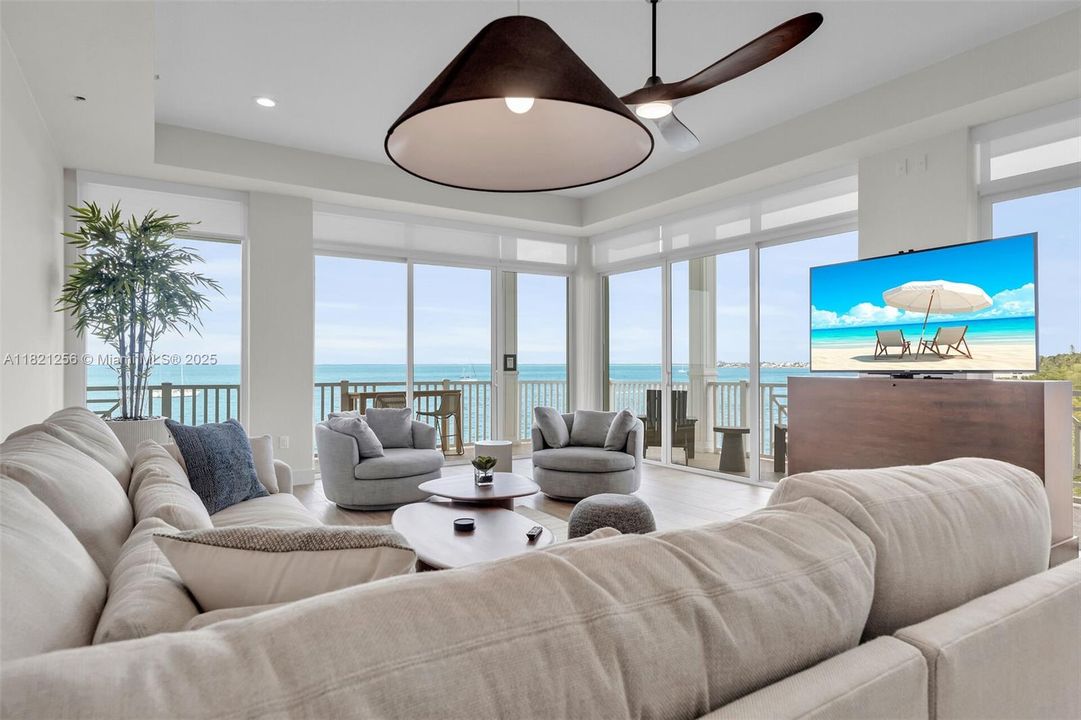 Recently Sold: $300,000 (3 beds, 3 baths, 2191 Square Feet)