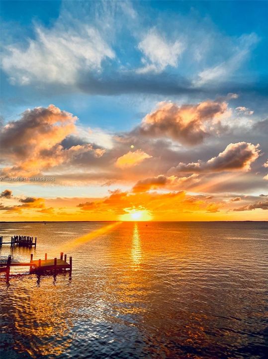 Recently Sold: $300,000 (3 beds, 3 baths, 2191 Square Feet)