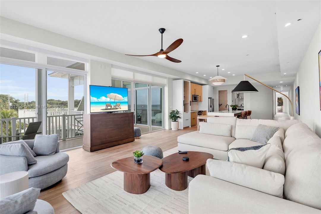 Recently Sold: $300,000 (3 beds, 3 baths, 2191 Square Feet)