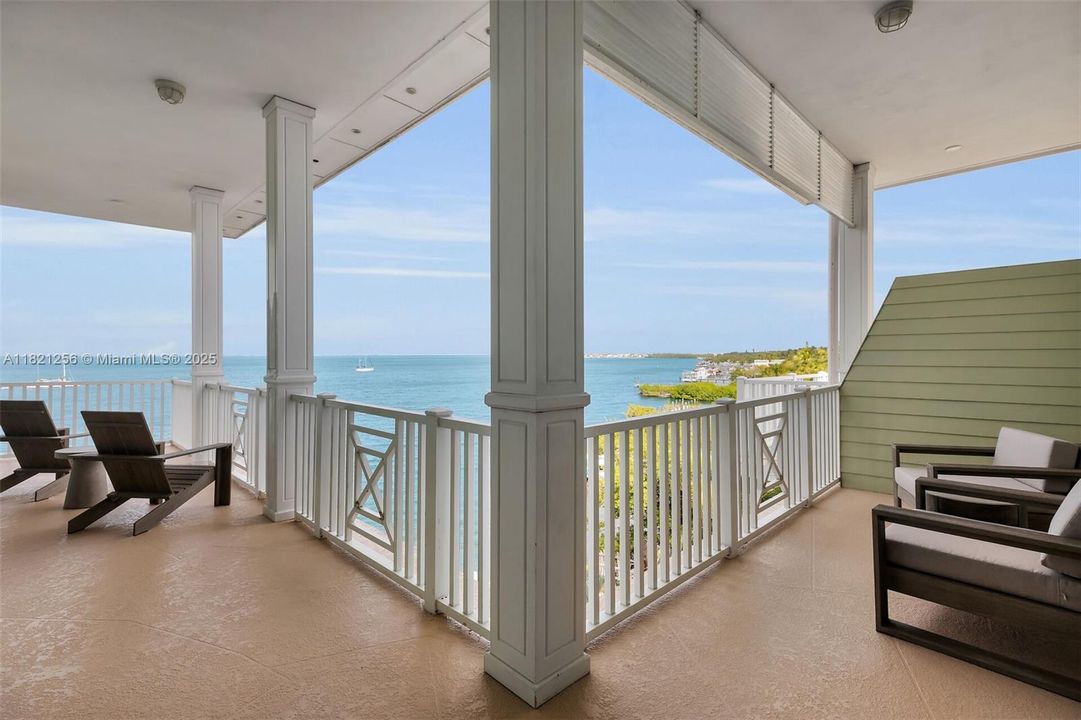 Recently Sold: $300,000 (3 beds, 3 baths, 2191 Square Feet)