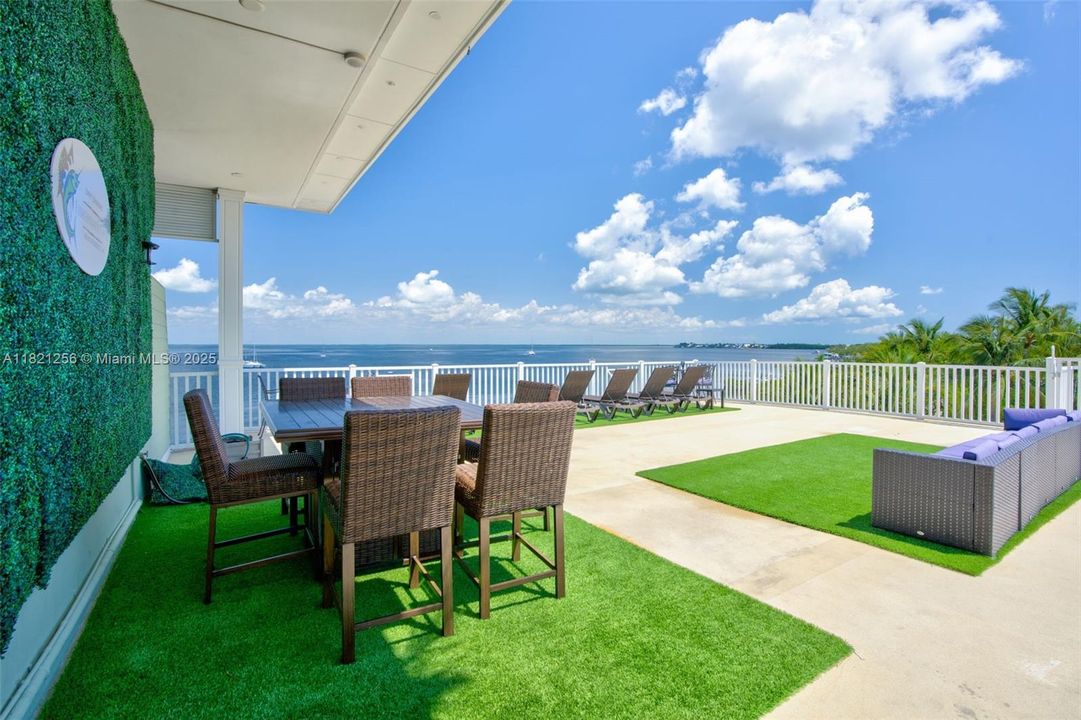 Recently Sold: $300,000 (3 beds, 3 baths, 2191 Square Feet)