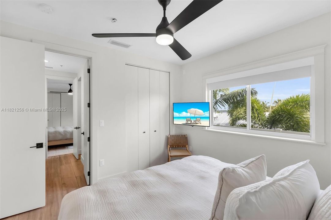 Recently Sold: $300,000 (3 beds, 3 baths, 2191 Square Feet)