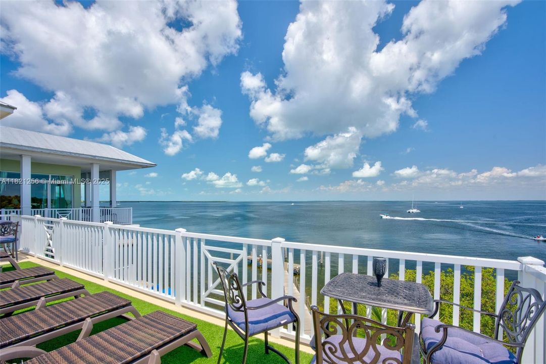 Recently Sold: $300,000 (3 beds, 3 baths, 2191 Square Feet)