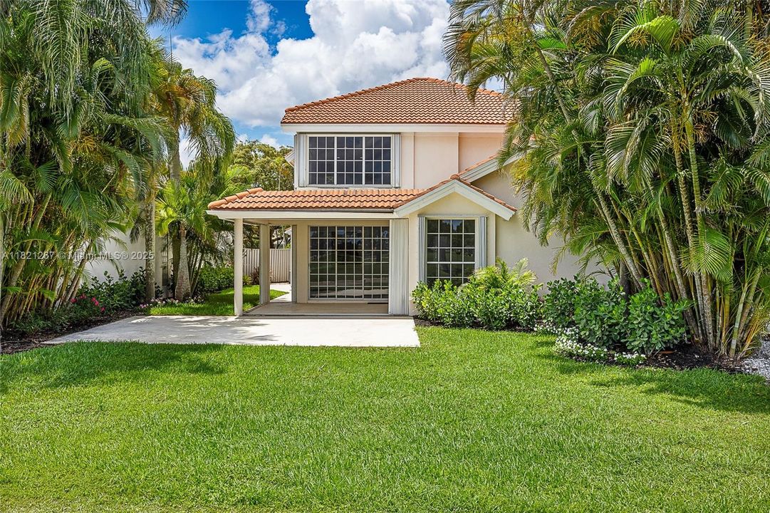 Vendido Recientemente: $1,100,000 (3 camas, 3 baños, 2960 Pies cuadrados)