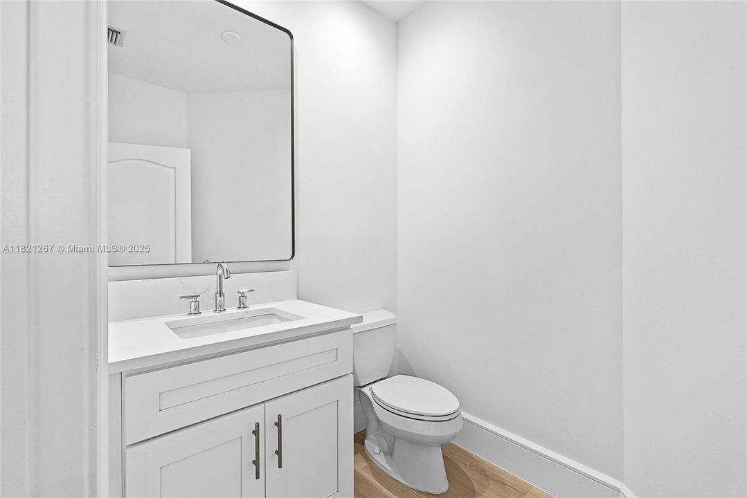 Vendido Recientemente: $1,100,000 (3 camas, 3 baños, 2960 Pies cuadrados)