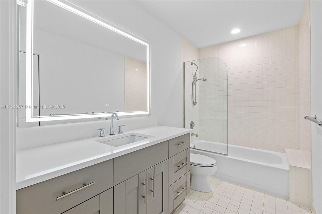 Vendido Recientemente: $1,100,000 (3 camas, 3 baños, 2960 Pies cuadrados)