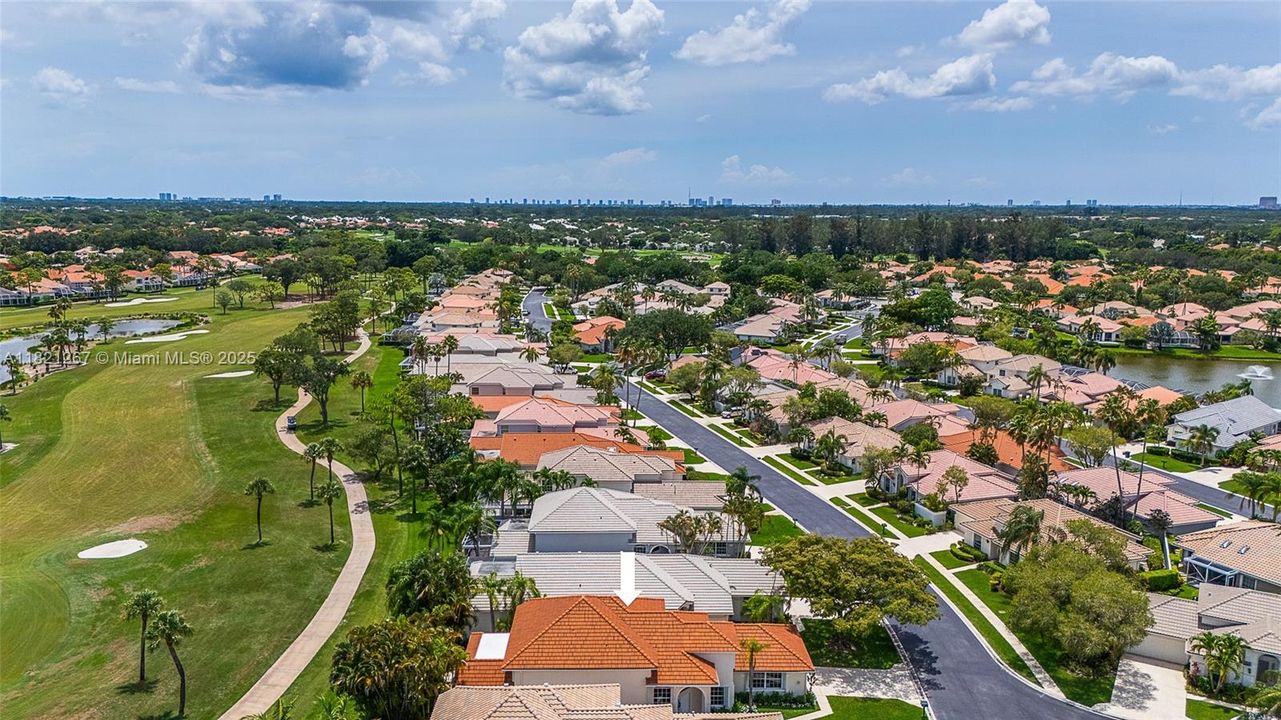 Vendido Recientemente: $1,100,000 (3 camas, 3 baños, 2960 Pies cuadrados)