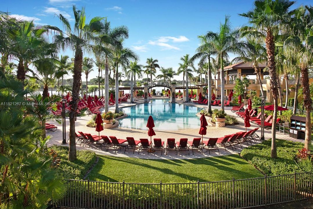 Vendido Recientemente: $1,100,000 (3 camas, 3 baños, 2960 Pies cuadrados)