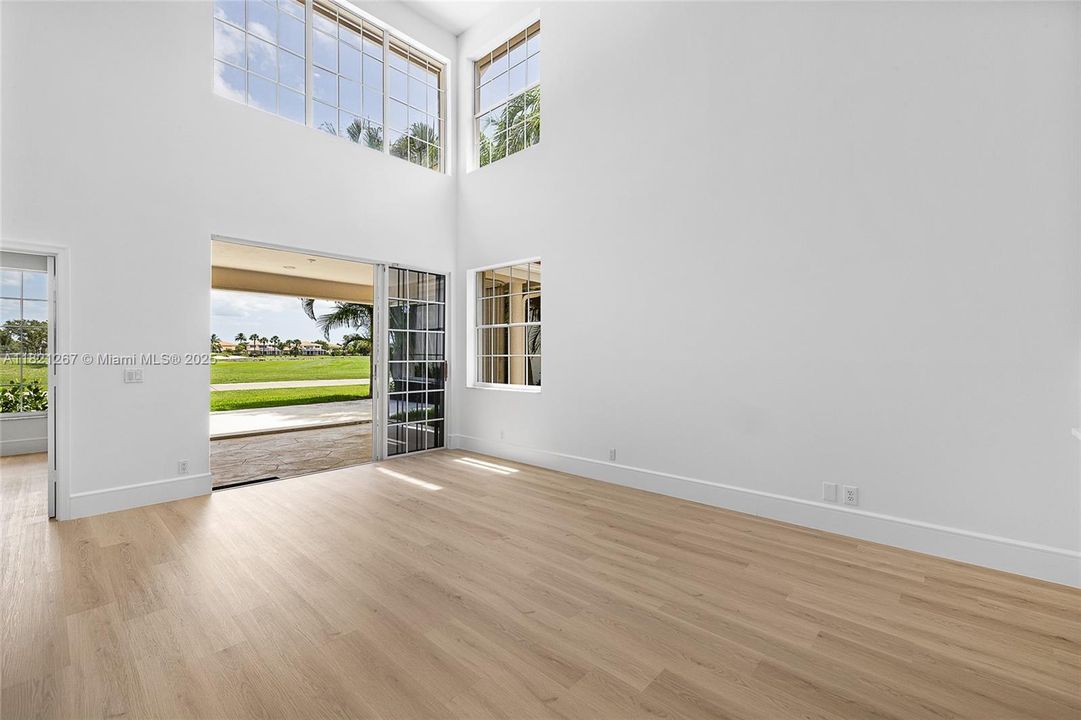 Vendido Recientemente: $1,100,000 (3 camas, 3 baños, 2960 Pies cuadrados)