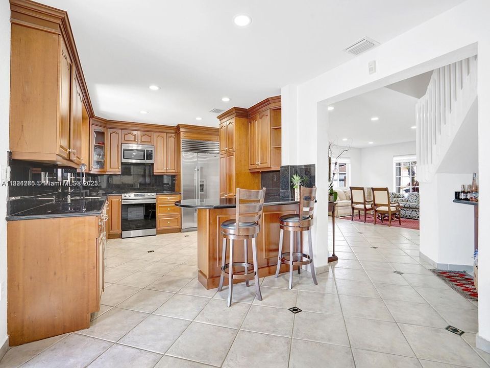 На продажу: $1,025,000 (4 спален, 4 ванн, 2923 Квадратных фут)