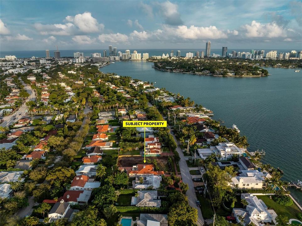 En Venta: $1,270,000 (0.17 acres)