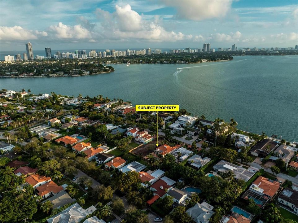 En Venta: $1,270,000 (0.17 acres)