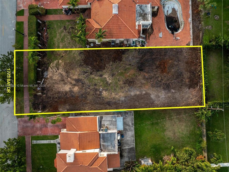 En Venta: $1,270,000 (0.17 acres)