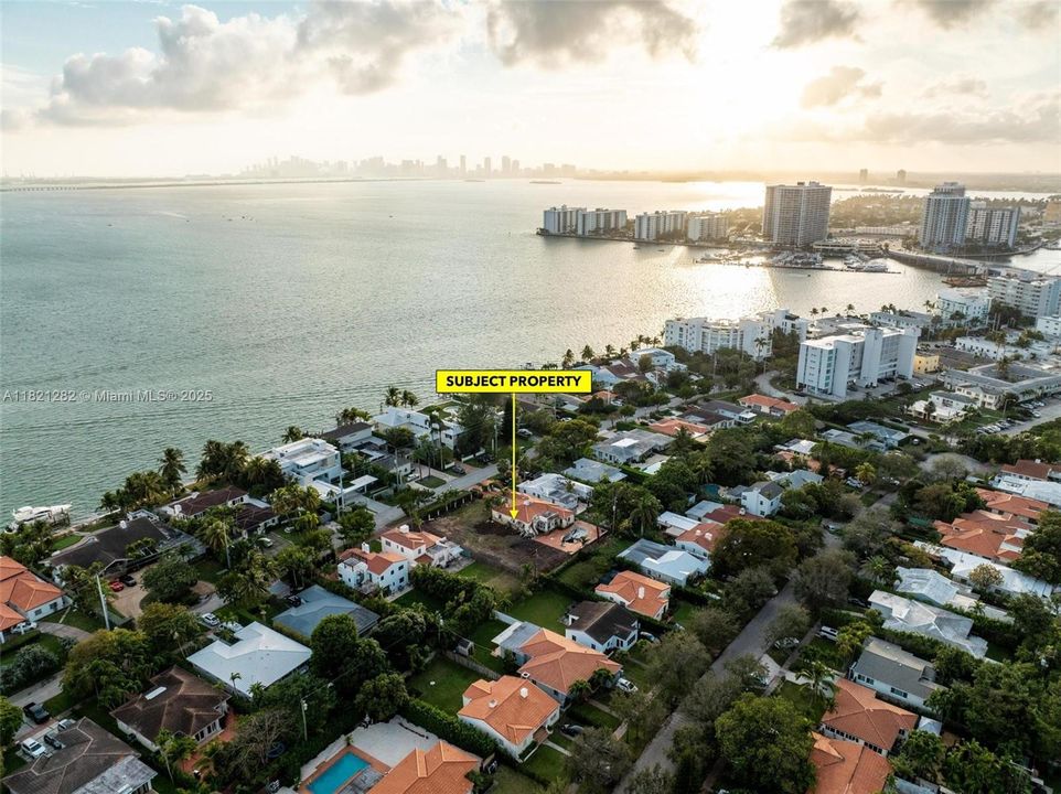 En Venta: $1,270,000 (0.17 acres)