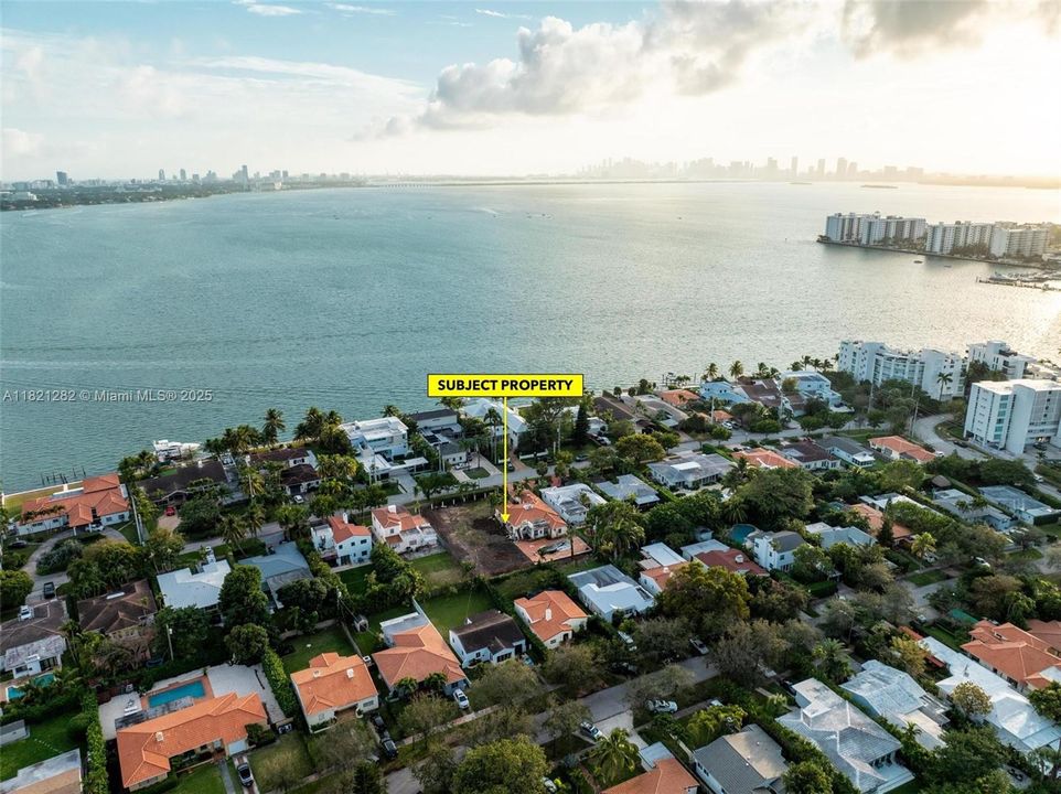 En Venta: $1,270,000 (0.17 acres)