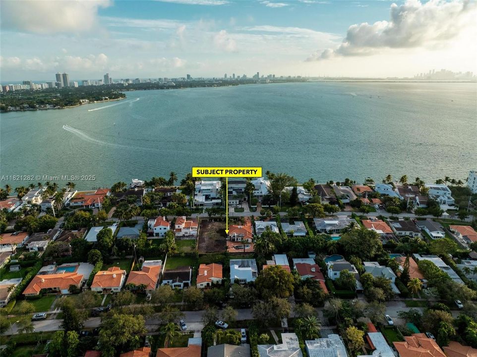 En Venta: $1,270,000 (0.17 acres)