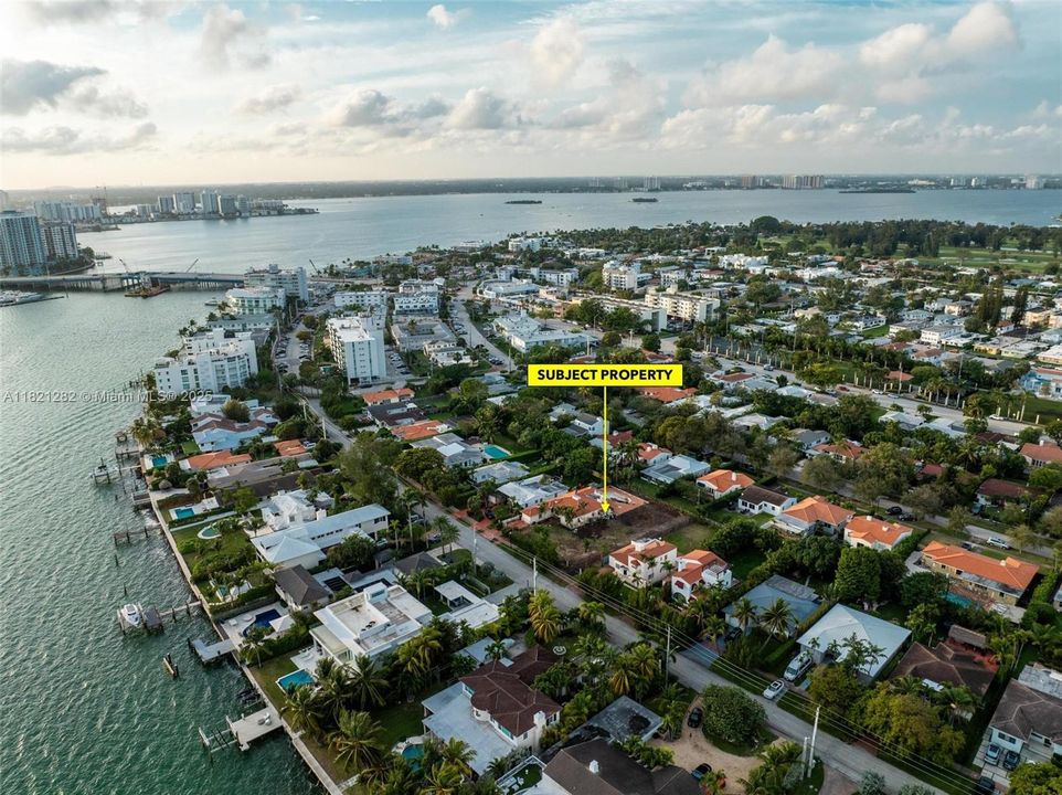 En Venta: $1,270,000 (0.17 acres)