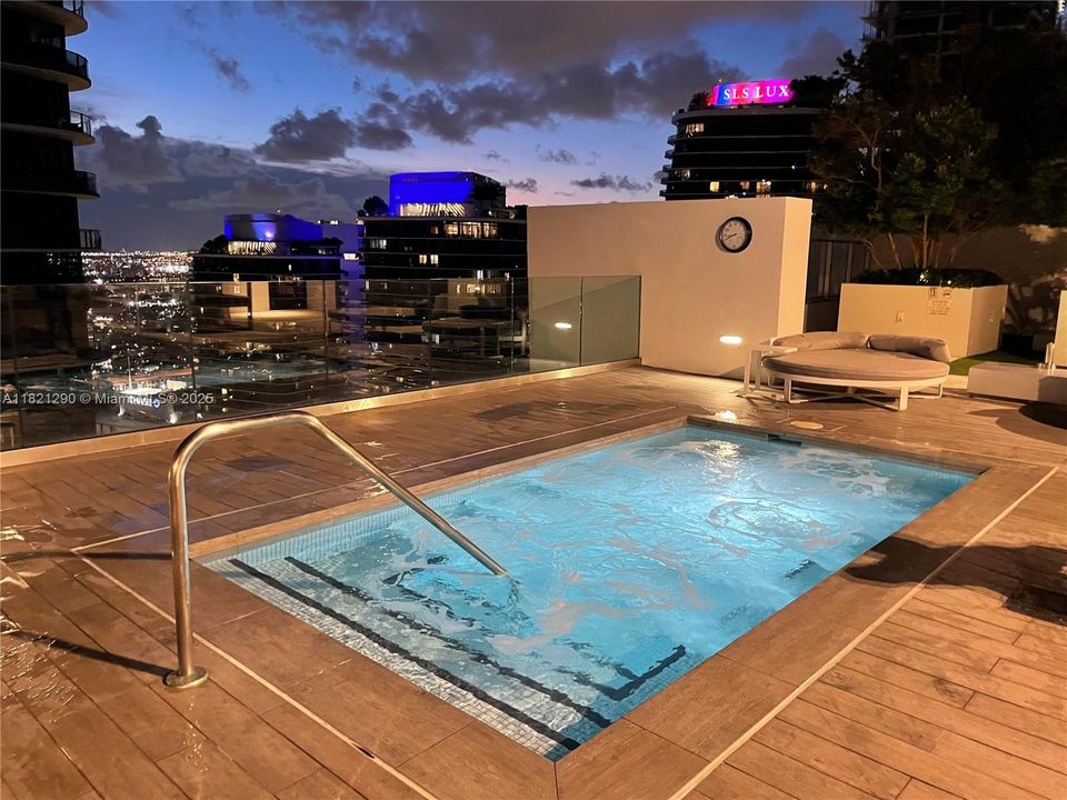 En Venta: $750,000 (2 camas, 2 baños, 1028 Pies cuadrados)