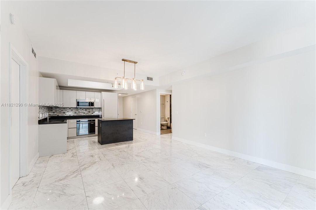 En Venta: $750,000 (2 camas, 2 baños, 1028 Pies cuadrados)