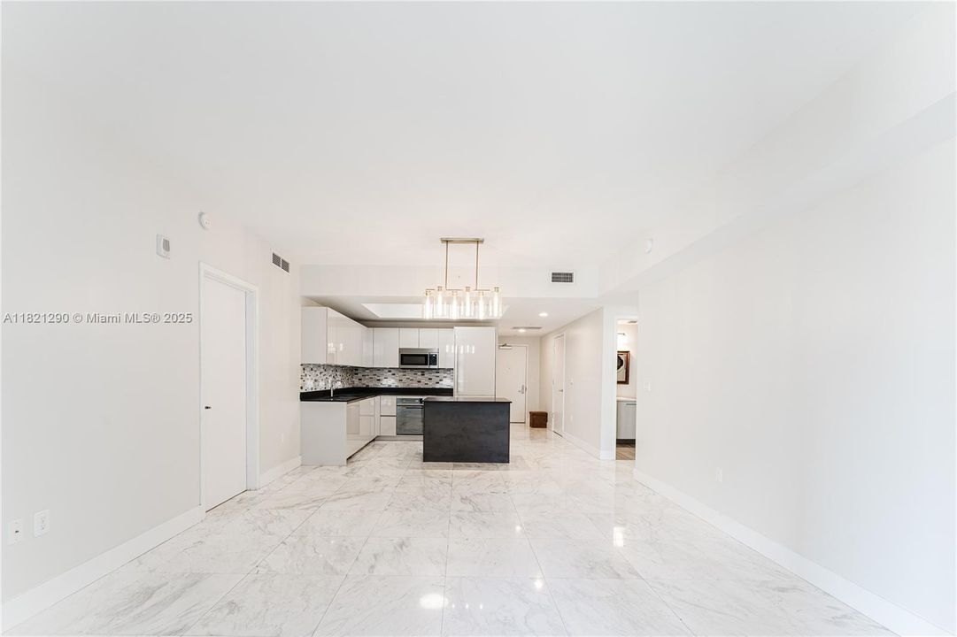 En Venta: $750,000 (2 camas, 2 baños, 1028 Pies cuadrados)