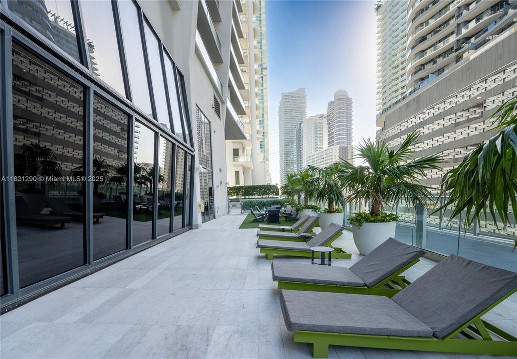 En Venta: $750,000 (2 camas, 2 baños, 1028 Pies cuadrados)