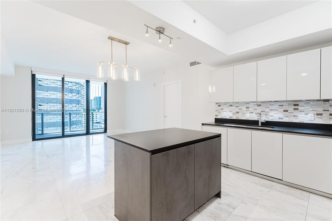 En Venta: $750,000 (2 camas, 2 baños, 1028 Pies cuadrados)