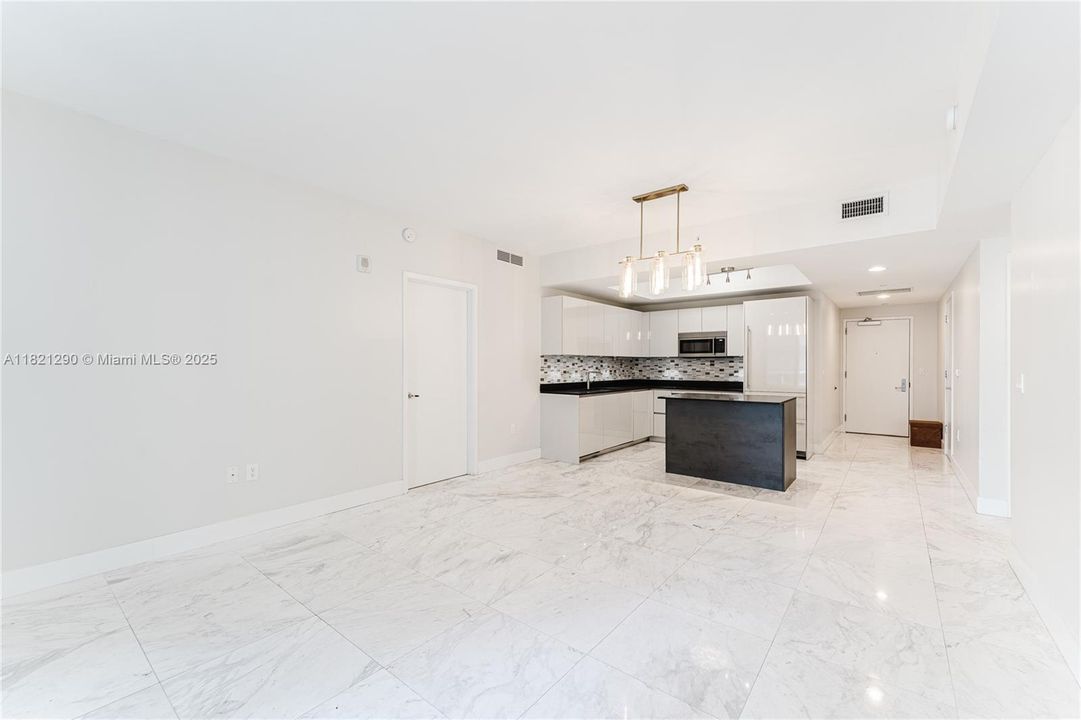 En Venta: $750,000 (2 camas, 2 baños, 1028 Pies cuadrados)