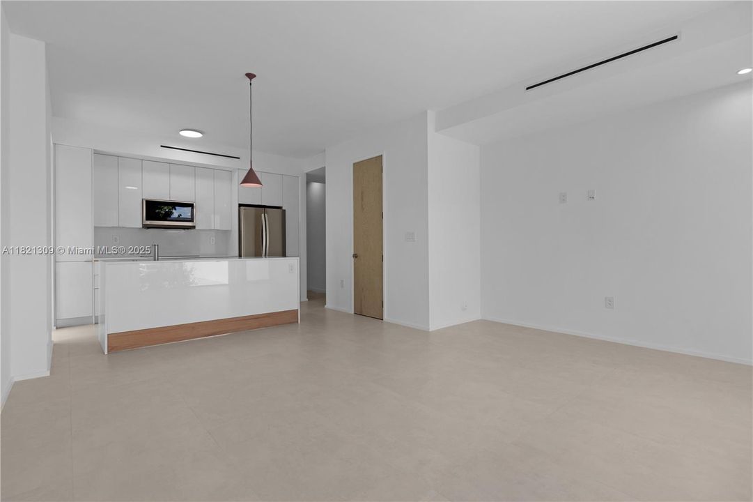 Recently Rented: $3,150 (3 beds, 2 baths, 1210 Square Feet)